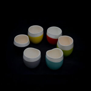 Service 4 tasses pincées et leur plateau blanc