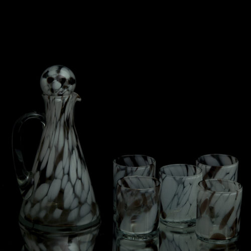 Service carafe + bouchon+ 6 verres opaline mouchetée blanc/marron