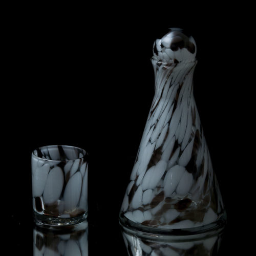 Service carafe + bouchon+ 6 verres opaline mouchetée blanc/marron – Image 4