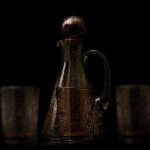Service carafe + bouchon + 6 verres plats aubergine effet craquelé